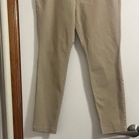 Old Navy Women Khaki Pants Skinny Stretch Size 6 for casual wear or uniform - Picture 3 of 11